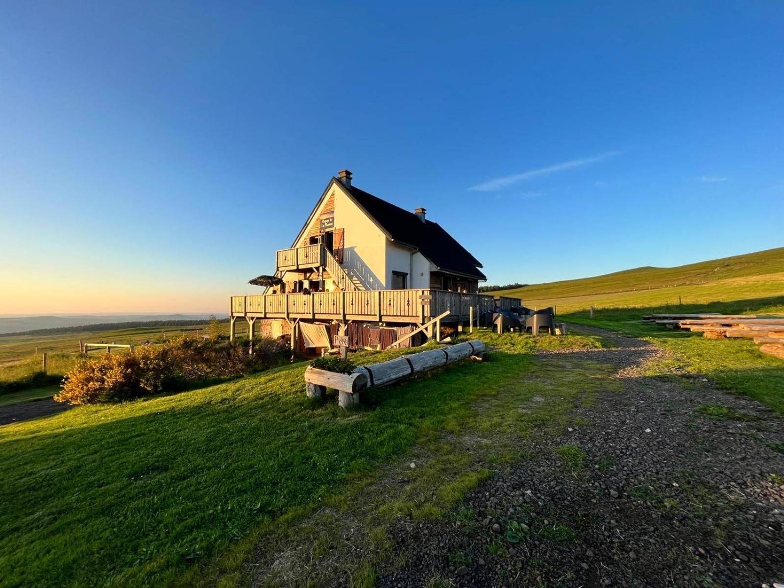 Отель Refuge De La Banne Murat-le-Quaire Экстерьер фото